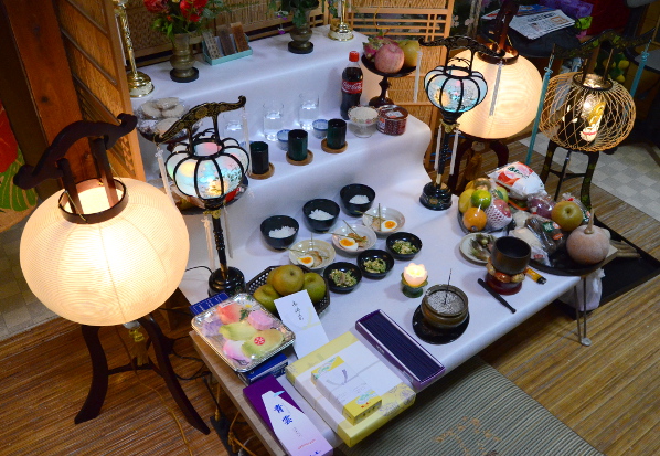 Bàn thờ của người dân Nhật Bản trong lễ hội Obon